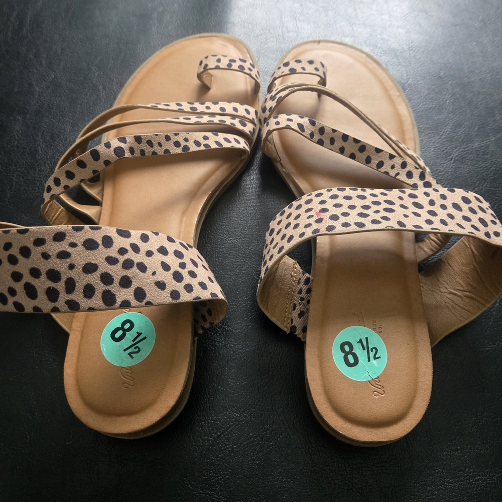 Universal Thread Sandals - image 4